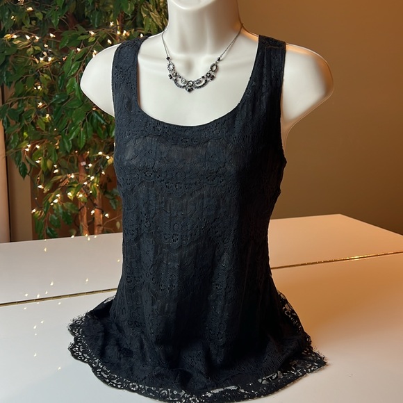 🖤BANANA REPUBLIC BLACK LACE OVER BLACK SHELL TOP SIZE SMALL🖤 - Picture 2 of 16